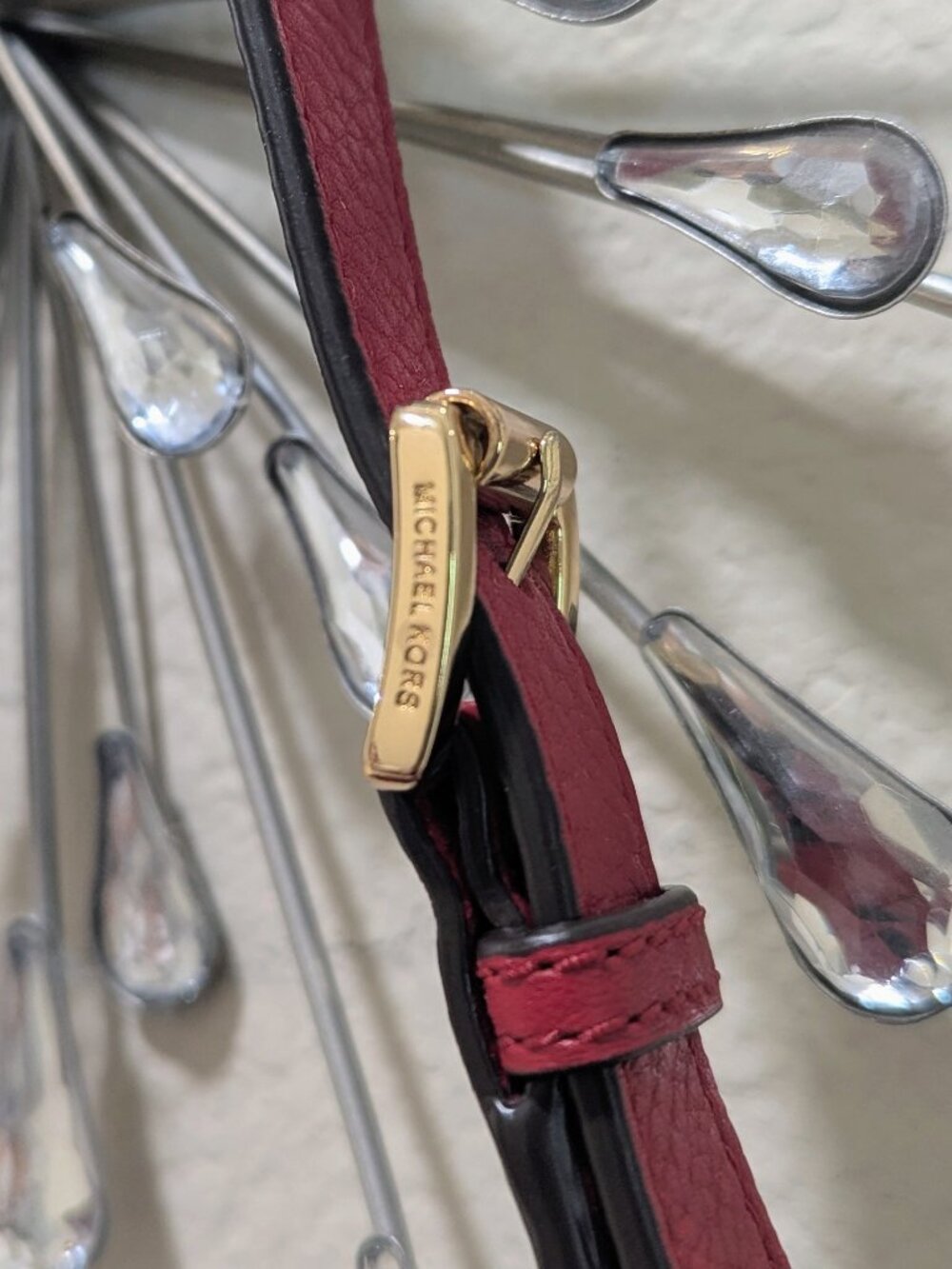 Michael Kors Jules Large Colorblock Leather Drawstring Bucket Bag – Red/Black - Picture 9 of 10